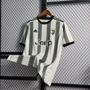 Camisa Juventus Home 22/23 s/n° Torcedor Adidas Masculina - Branco+Preto